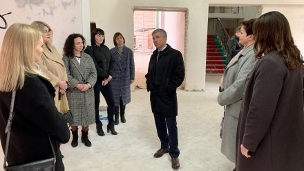 Депутат Госдумы осмотрел лицей в Новоусманском районе