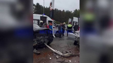 Появились подробности ДТП с зажатым в кабине авто воронежцем
