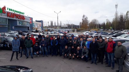Воронежские таксисты устроили флешмоб из-за низких цен на проезд