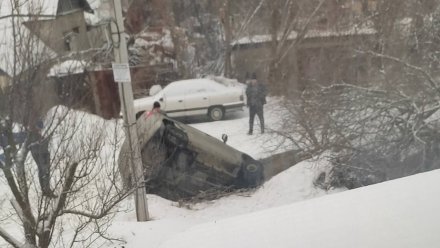 В Воронеже слетевшим в канаву авто оказалось такси «Яндекс Go»