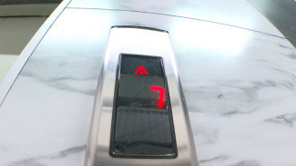 В Воронеже глава УК отказался называть причину падения малыша в шахту лифта