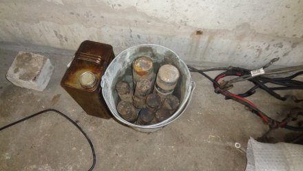 В Воронеже в заброшенном гараже нашли радиоактивные колбы