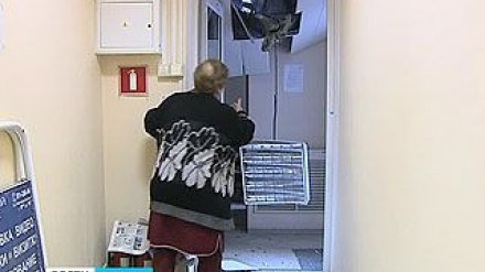 На стройке отеля газосиликатные блоки пробили крышу соседнего здания