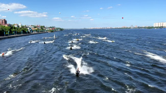 Воронежцы сняли на видео полсотни промчавшихся по водохранилищу гидроциклов и катеров