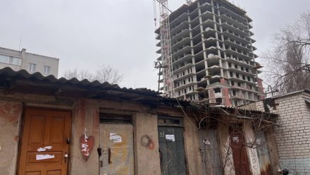 В Воронеже за 5 месяцев не установили личности пытавшихся снести гаражи на Ленинградской