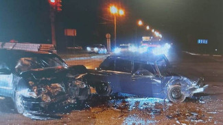 В ночном ДТП на улице Остужева в Воронеже пострадали три человека