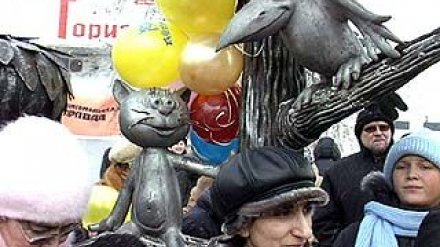 Котенку с улицы Лизюкова исполнилось 2 года