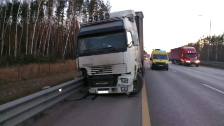В ДТП с двумя грузовиками на М-4 «Дон» в Воронеже погиб водитель