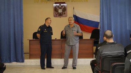 Легендарный боксёр Валерий Абаджян посетил воронежскую исправительную колонию
