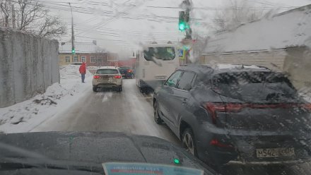 Воронежцы снова встали в пробках на новой улице Крынина
