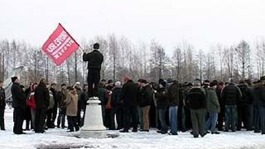 Воронежские автомобилисты провели на Адмиралтейской площади акцию протеста