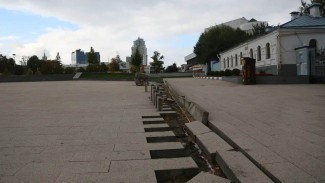 На Советской площади Воронежа начали восстанавливать разрушенную плитку