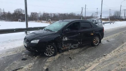 Женщина пострадала в тройном ДТП на скользкой трассе под Воронежем