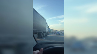 Воронежцы снова застряли в пробке на трассе М-4 «Дон» из-за ДТП с КамАЗом