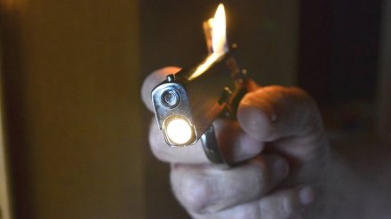 Перепуганный во время ограбления воронежец спутал зажигалку с пистолетом