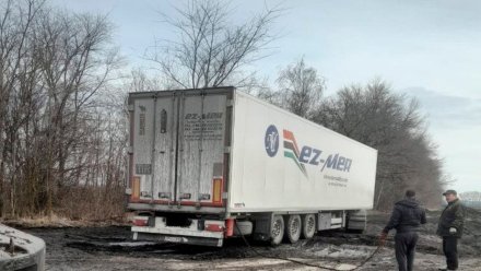 В Воронежской области достали застрявший в грязи грузовик