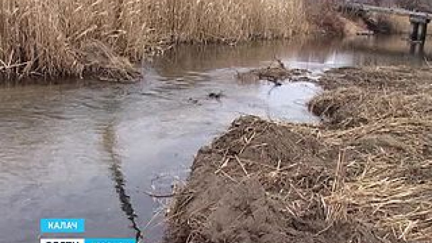 Строительство нового пешеходного моста через реку Подгорная в Калаче началось со скандала