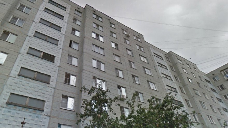 В Воронеже парень выпал с 9 этажа на глазах у детей