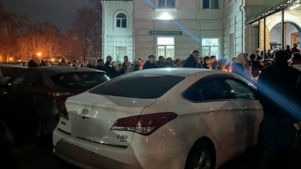 Воронежцы пожаловались на припаркованные возле храма авто во время крестного хода
