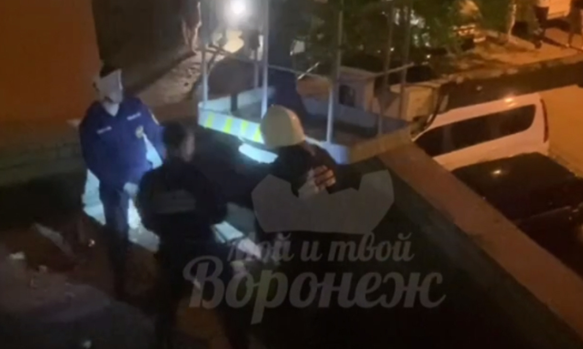 В Воронеже мужчина остался жив после падения с 4 этажа – Новости Воронежа и  Воронежской области – Вести Воронеж