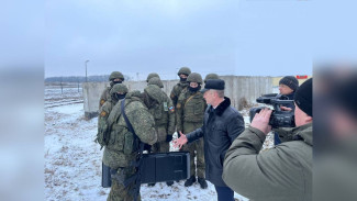 Из Острогожского района в зону СВО доставили антидроновое ружье и посылки для военных