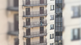В Воронеже СК начал проверку после гибели сорвавшегося с балкона парня