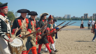 Стрельцы, звонари и моряки. Кто встретил воронежцев на фестивале «Русское лето»