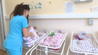 «Папа был в шоке». В Воронеже родились девочки-тройняшки