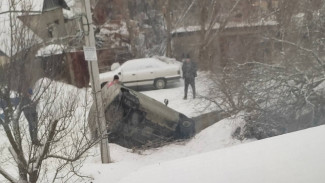 В Воронеже слетевшим в канаву авто оказалось такси «Яндекс Go»
