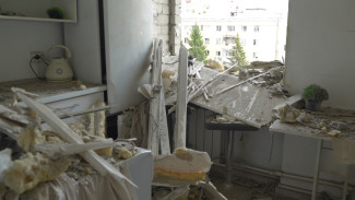 Разрушенную дроном квартиру в центре Воронежа показали на видео изнутри