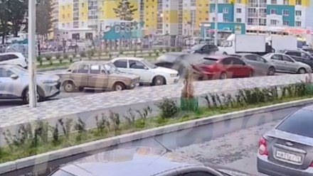 Появились подробности ДТП с 6 авто на парковке воронежского ЖК