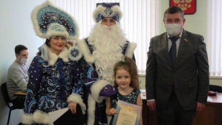Депутаты Воронежской облдумы поздравили детей с наступающим новым годом
