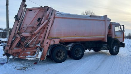 Водитель КамАЗа сбил мужчину в воронежском посёлке