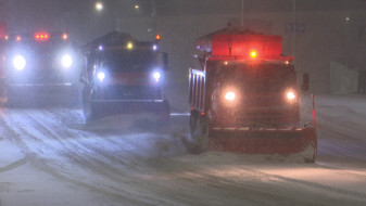 Коммунальщики в Воронеже вышли на борьбу со снегопадом