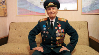 Путин наградил легендарного воронежского танкиста Николая Борисова