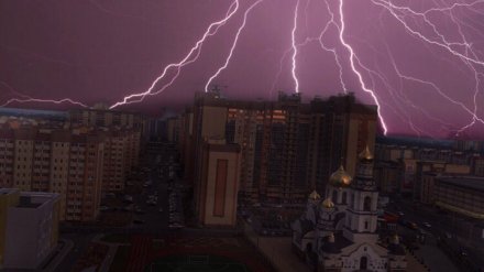 «Страшно красиво». Жители Воронежской области поделились снимками первой июльской грозы