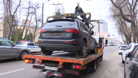 В Воронеже стартовал второй день эвакуации машин с закрытыми номерами  