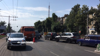 Ремонтные работы и ДТП спровоцировали огромную пробку в центре Воронежа