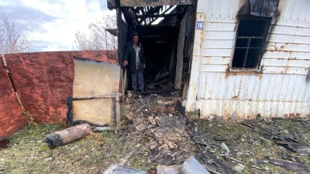 Воронежского сельчанина осудили за смерть подруги при пожаре из-за забытой на плите еды