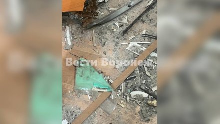 Появились первые кадры изнутри квартиры после прилёта дрона в многоэтажку в Воронеже