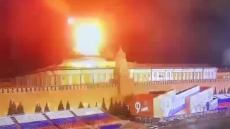 В Сети распространили видео с моментом атаки украинских беспилотников на Кремль