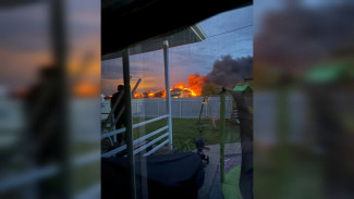 Очевидцы сообщили о смертельном пожаре на пилораме в Ямном