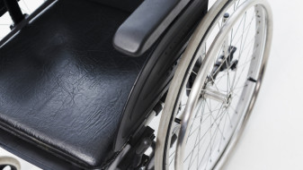 В Воронеже директор УК попал под дело после падения инвалида с пандуса