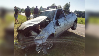 В Воронежской области в перевернувшейся легковушке погиб водитель