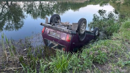 Машина опрокинулась в реку в Петропавловском районе: погиб водитель