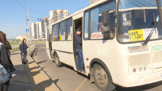 Мэрия устроила дежурство на остановке из-за жалоб воронежцев на давку в автобусах