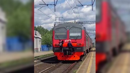 В Воронеже начали искать проехавших на электричке подростков-зацеперов