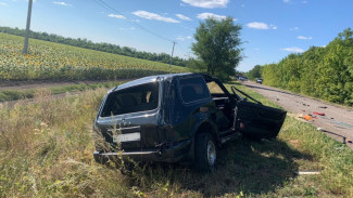 В Воронежской области в ДТП с перевёрнутым автомобилем погиб пассажир