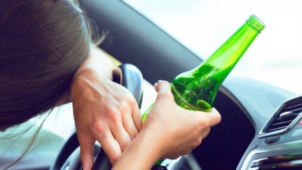 В Воронежской области пьяная автомобилистка ударила сотрудника полиции