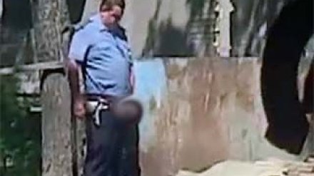"Писающий полицейский" из Воронежа пытается восстановиться на работе